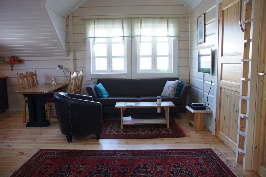 Aaroybukt Guesthouse Aroybukta Exterior photo